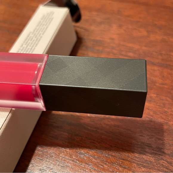 Burberry Liquid Lip Velvet Military Red No. 41 NEW makeup - Picture 15 of 15